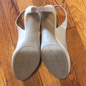 Life Stride Shoes - Nude sling back heels sz 8.5 Life Stride Shoes - Nude sling back heels sz 8.5